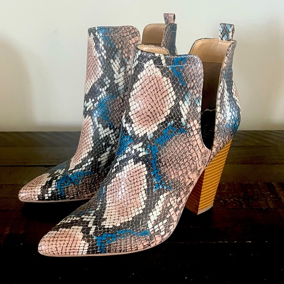 JustFab snakeskin print booties - Picture 1 of 8
